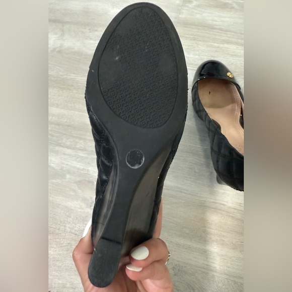 TORY BURCH Claremont Black Leather Quilted Almond Captoe Wedges, Size 7.5 - Picture 15 of 16